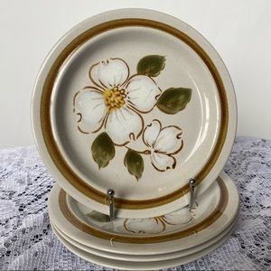 Daniele Collection “New Spring@ Japanese Stoneware Set of 4 Floral Lunch Plates